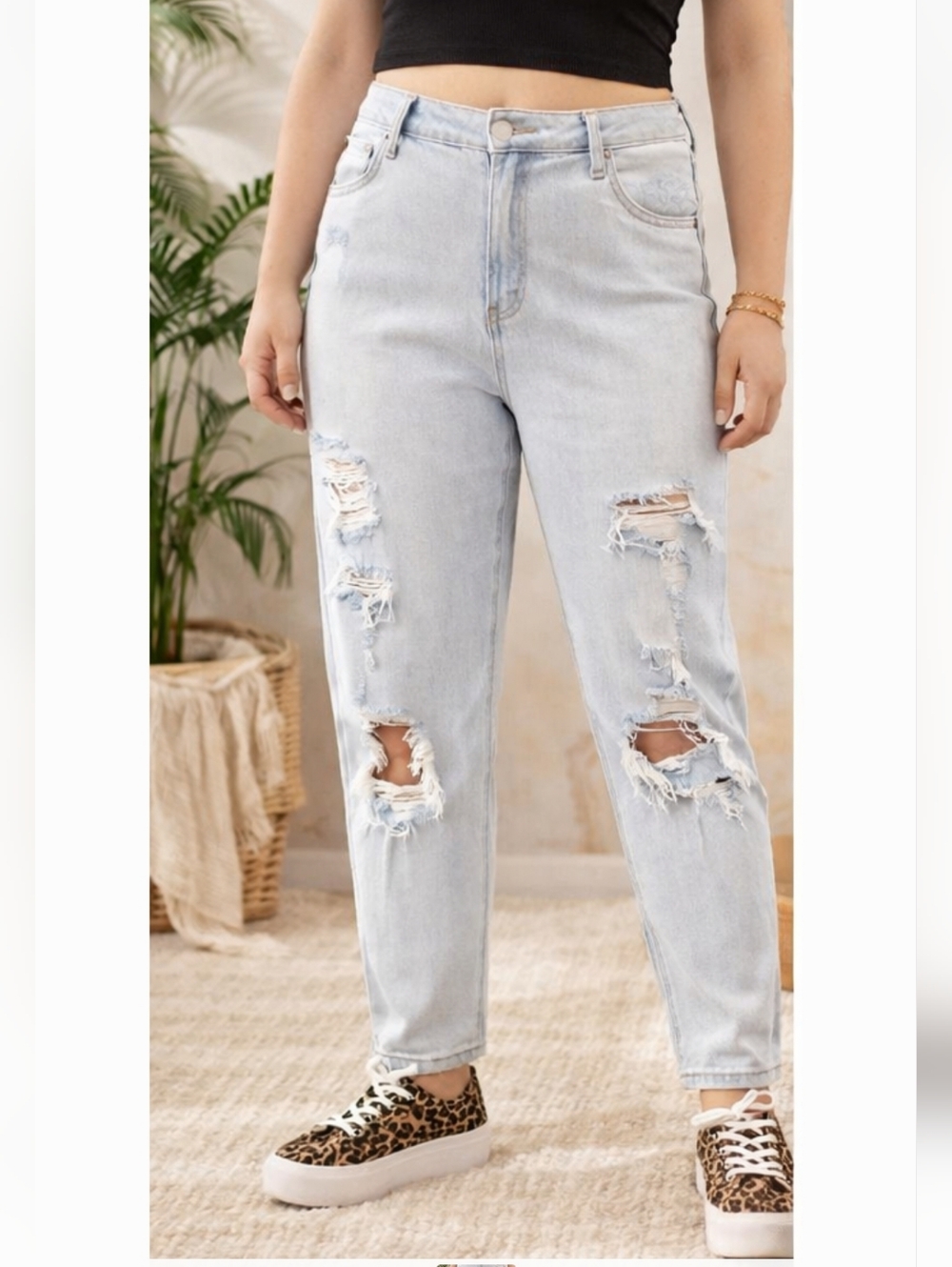 WILD FABLE Light Wash Distressed Mom Jeans High Rise Relaxed Fit Trendy Denim